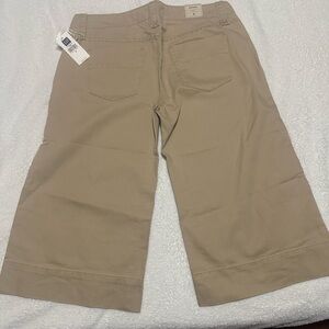GAP Tan Women's Capris